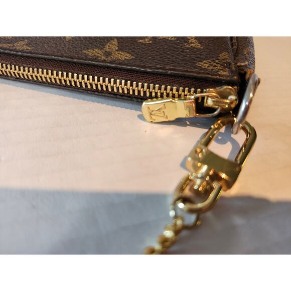 Louis Vuitton Pochette Accessoires Monogram Canvas Shoulder Bag Vintage LV - Picture 8 of 15